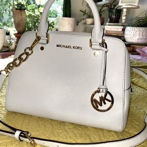 White and increíble nice!